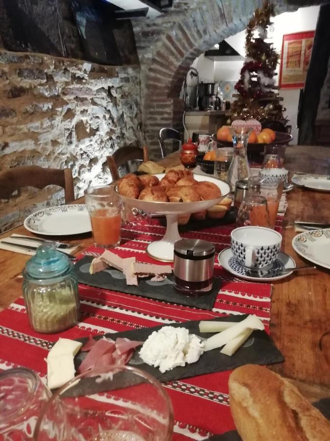 Bed and Breakfast La Lauze Et L'Anguille Gaillac Exterior foto