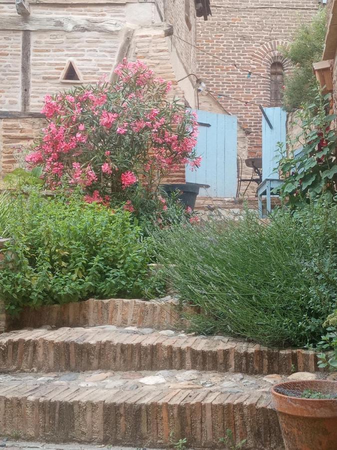 Bed and Breakfast La Lauze Et L'Anguille Gaillac Exterior foto