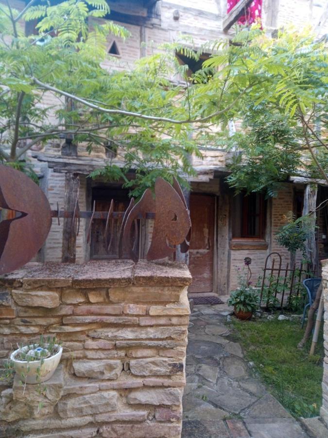 Bed and Breakfast La Lauze Et L'Anguille Gaillac Exterior foto